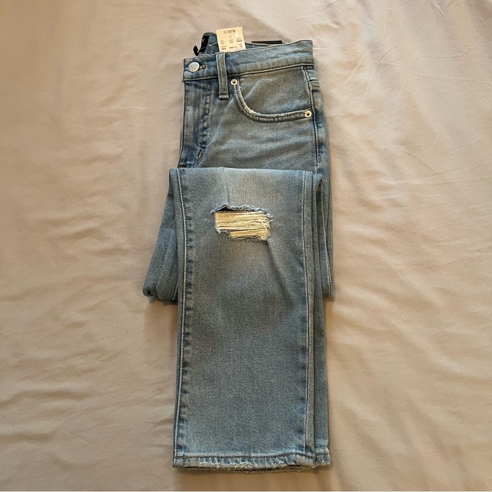 J.Crew Essential Straight Jeans Size 29 Light Wash Distressed Knee NWT - Picture 2 of 3